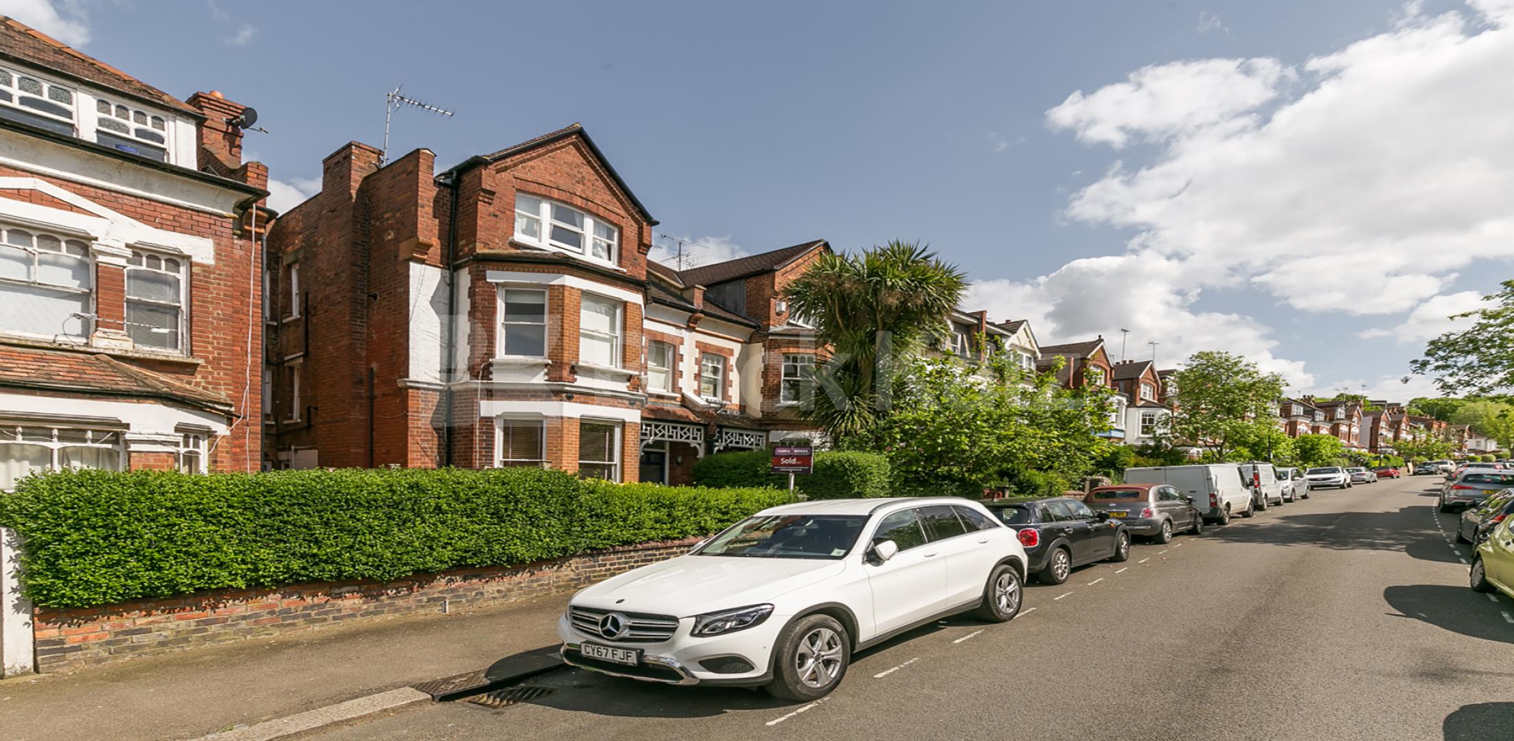 			New Instruction! Private patio and garden flat!, 1 Bedroom, 1 bath, 1 reception Flat			 Talbot Road, Highgate